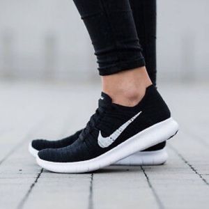Nike Women Black Free Run Flynit | Size 9